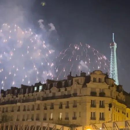 Appartamento Vue Imprenable Tour Eiffel Parigi